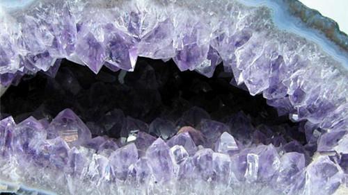 紫水晶洞放在家里的什么位置比较好